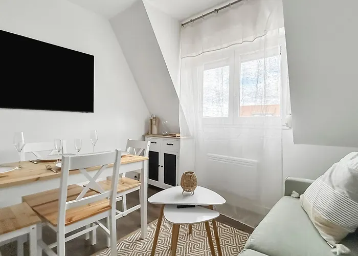 Moderne, A 2 Pas De La *