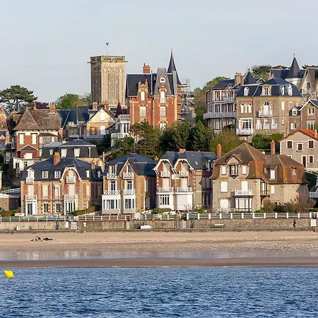 Moderne, à 2 Pas De La