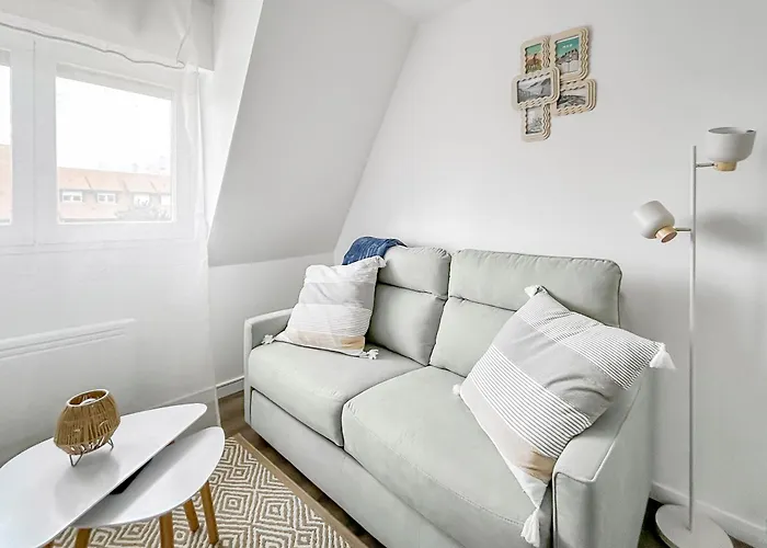 Moderne, A 2 Pas De La *