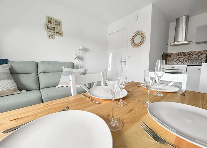 Moderne, A 2 Pas De La *